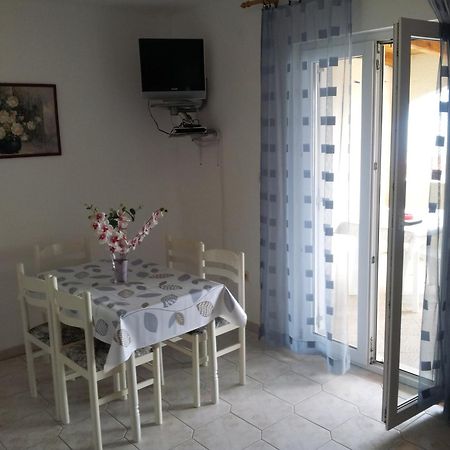 Apartments "Sea View" Miki & Ivana Bol Quarto foto